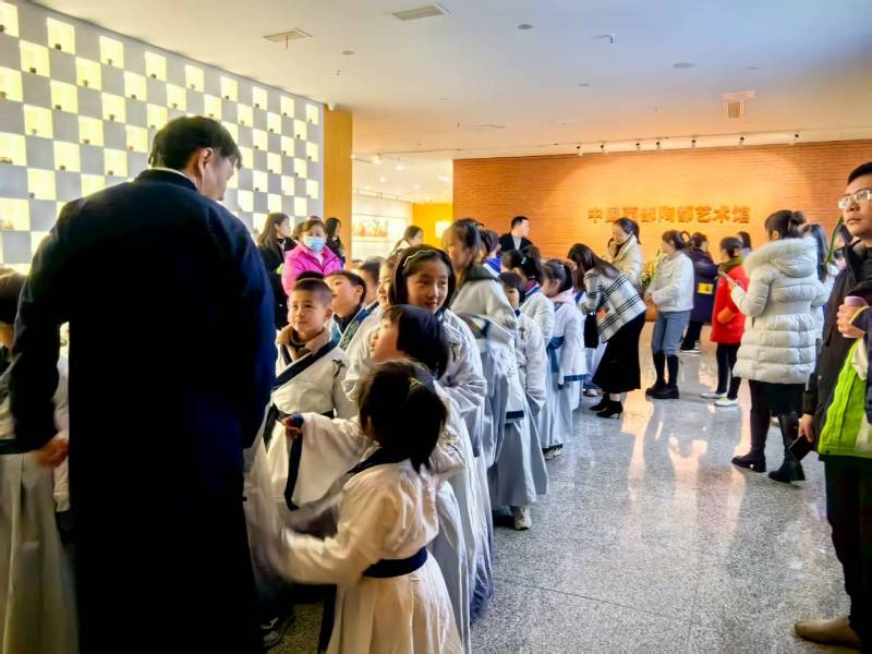 文化赋能：镶黄旗魔创文旅挖掘城市文化资源的实践探索